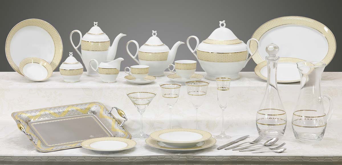Completo piatti bicchieri e vassoi con decorazione filo oro classica - Carisma